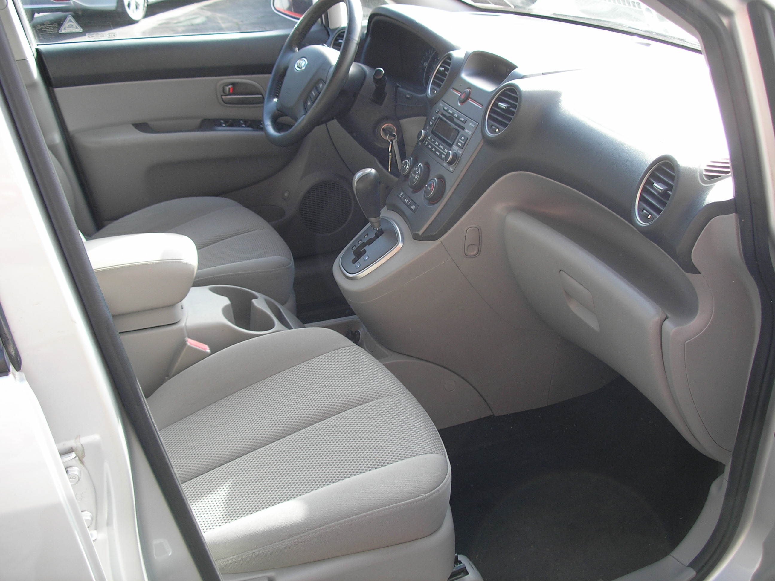 Used 2008 Kia Rondo EX FWD image 10