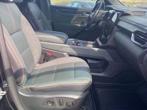 Used 2025 GMC Acadia AT4 image 17