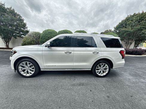 Used 2018 Ford Expedition 4WD Platinum image 2