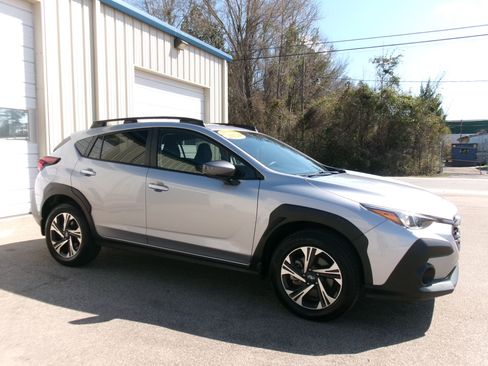 Used 2024 Subaru Crosstrek 2.0i Premium image 3