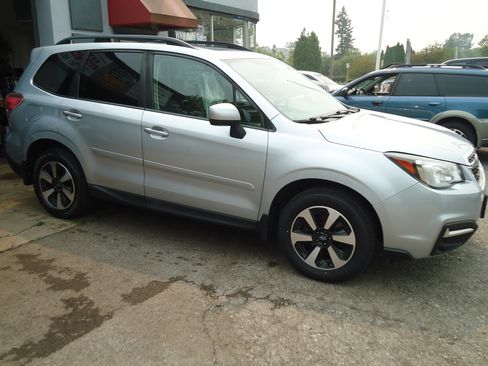 Used 2018 Subaru Forester 2.5i Premium AWD/4WD image 4
