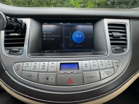 Used 2011 Hyundai Genesis 4.6 RWD image 15
