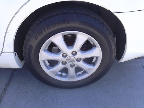 Used 2011 Toyota Camry LE image 36