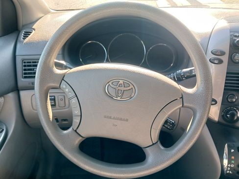 Used 2009 Toyota Sienna LE image 27