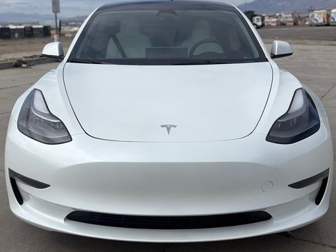 Used 2023 Tesla Model 3 Performance image 2
