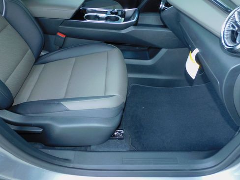 New 2026 Chevrolet Equinox LT image 24