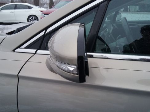 Used 2015 Ford Fusion SE image 16