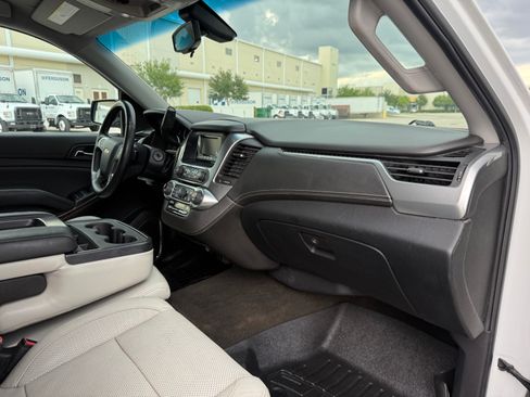 Used 2015 Chevrolet Suburban LS RWD image 57