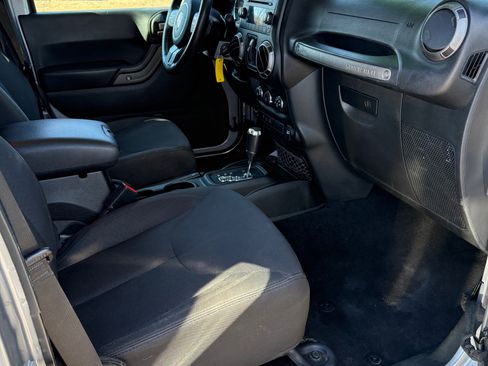 Used 2018 Jeep Wrangler Unlimited Sport image 8