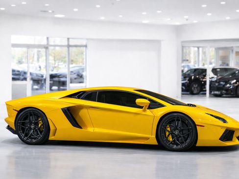 Used 2015 Lamborghini Aventador LP 700-4 image 5