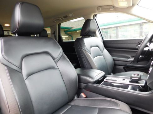Used 2025 Nissan Pathfinder SL FWD image 24
