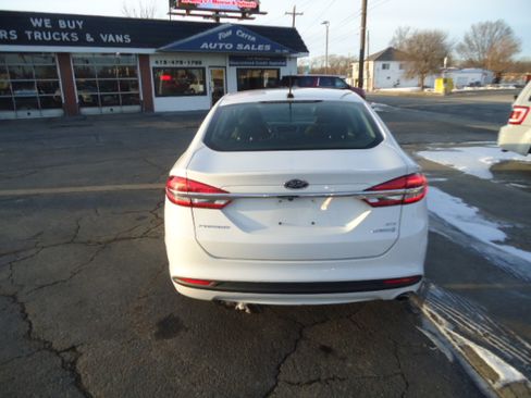 Used 2018 Ford Fusion SE image 9