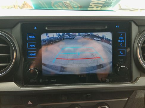 Used 2018 Toyota Tacoma TRD Off-Road image 52