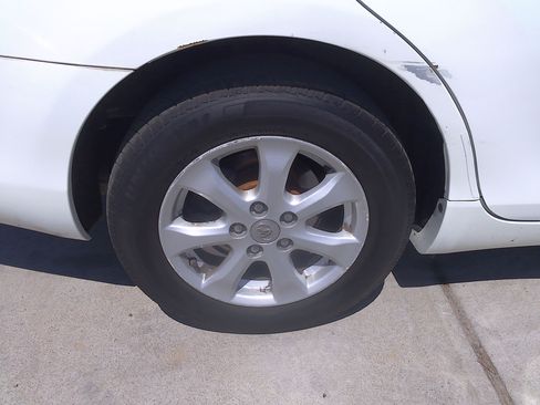 Used 2011 Toyota Camry LE image 37