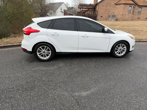 Used 2015 Ford Focus SE image 12