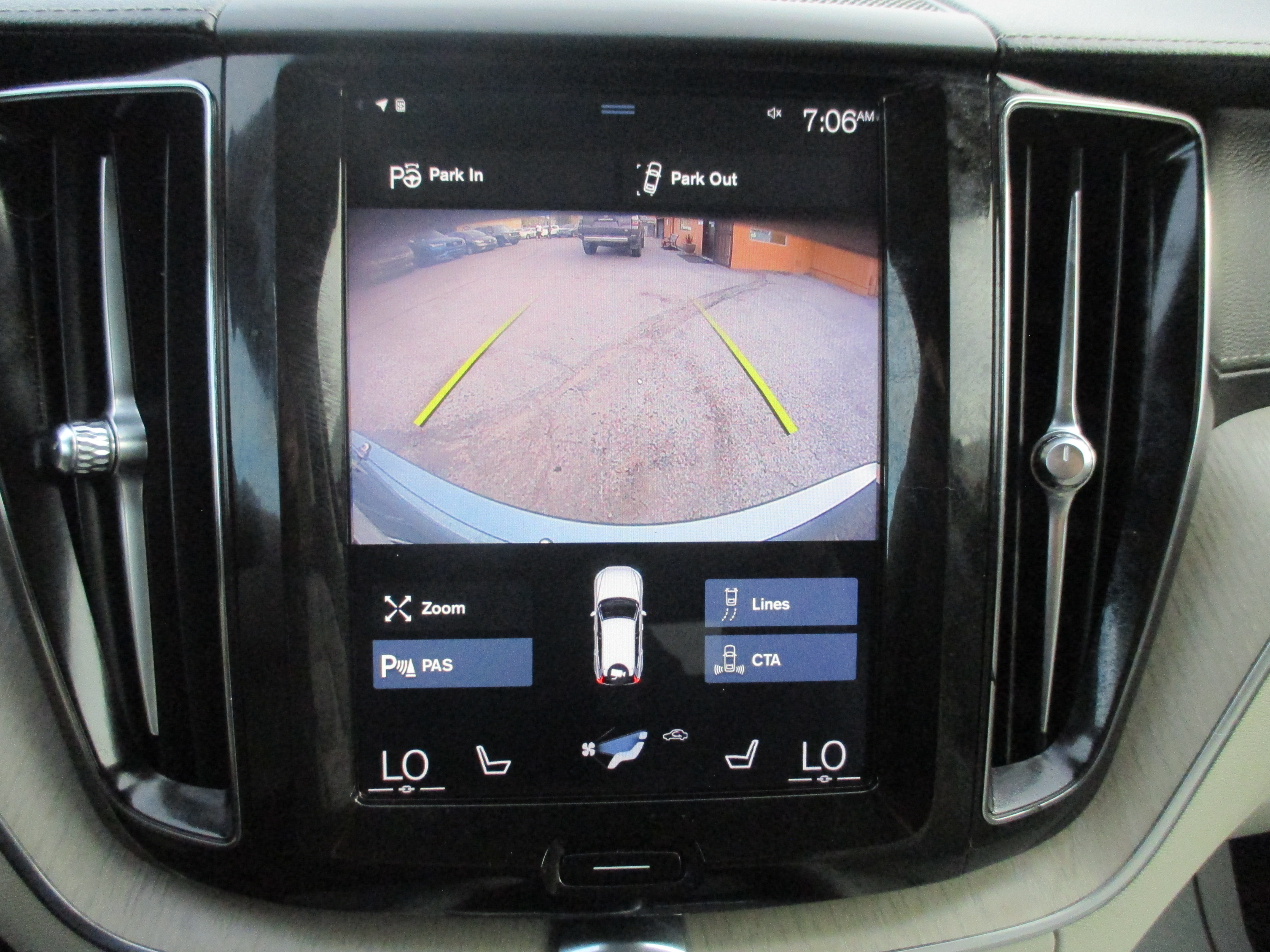Used 2019 Volvo XC60 AWD T5 Inscription image 4