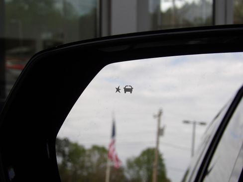 Used 2025 Chevrolet Suburban RST image 31