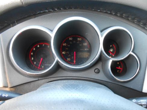 Used 2004 Toyota Matrix XR FWD image 13