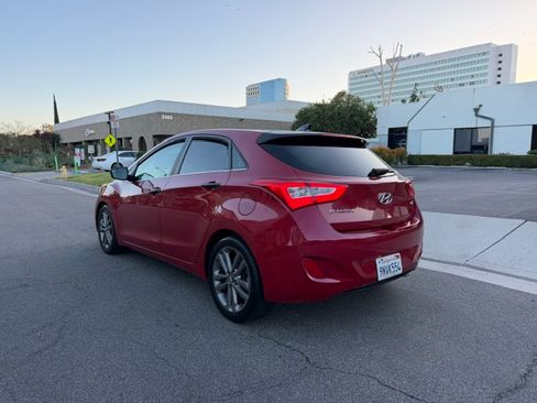 Used 2016 Hyundai Elantra GT Hatchback FWD image 3