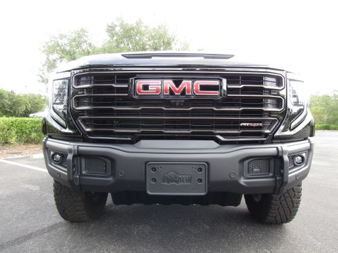 Used 2024 GMC Sierra 1500 4x4 Crew Cab AT4X image 9