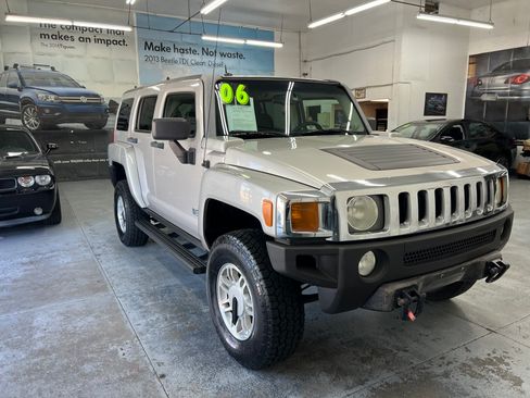 Used 2006 HUMMER H3 image 10