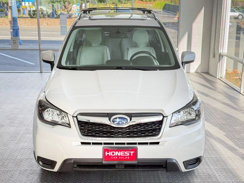 Used 2014 Subaru Forester 2.5i Premium AWD/4WD image 2