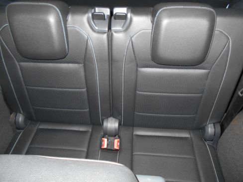 Used 2021 Volkswagen Tiguan SE image 8