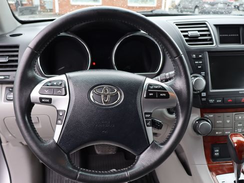 Used 2011 Toyota Highlander Limited image 24