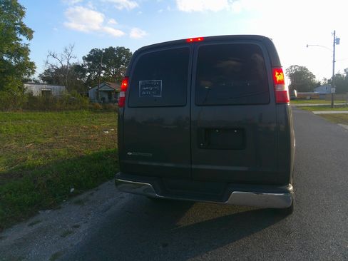 Used 2017 Chevrolet Express 3500 LT image 4