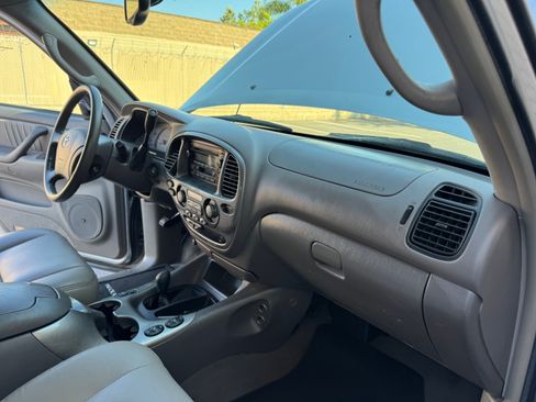 Used 2004 Toyota Sequoia Limited image 30