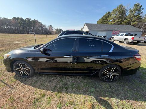 Used 2017 Honda Accord Sport Special Edition image 3