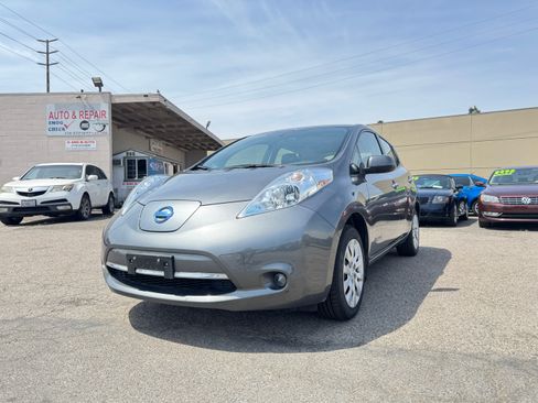 Used 2017 Nissan Leaf S image 3