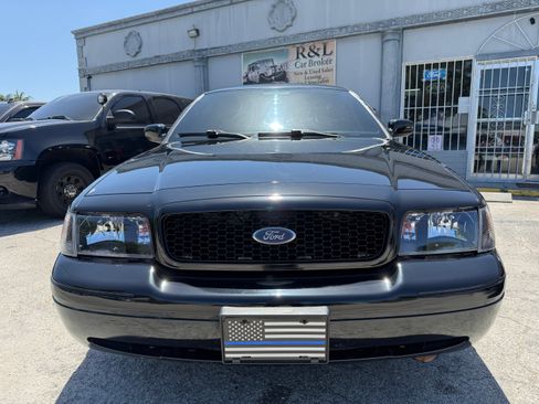 Used 2006 Ford Crown Victoria Police Interceptor RWD image 3