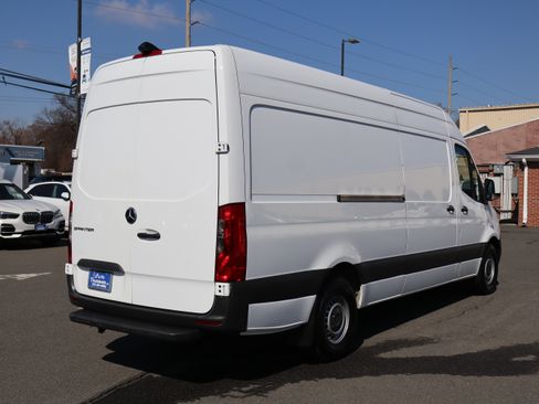 Used 2022 Mercedes-Benz Sprinter 2500 image 8