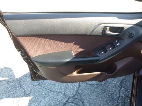 Used 2010 Kia Forte EX Sedan FWD image 11