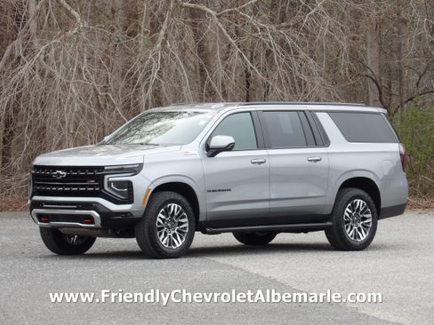 Used 2025 Chevrolet Suburban Z71 image 1