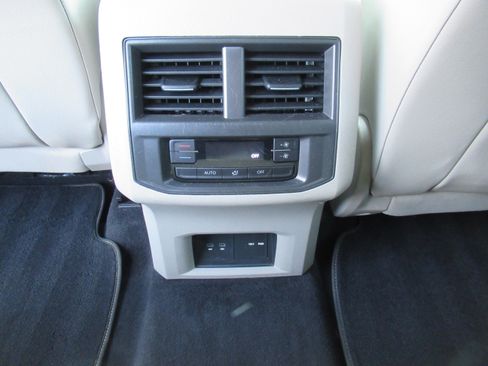 Used 2022 Volkswagen Atlas SE w/ Technology Package image 21