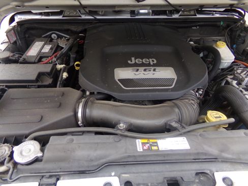 Used 2012 Jeep Wrangler Unlimited Sport image 18