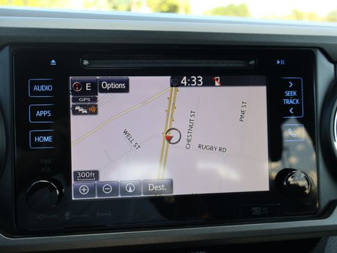 Used 2018 Toyota Tacoma TRD Sport image 29