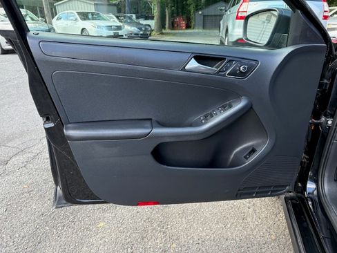Used 2014 Volkswagen Jetta S image 8