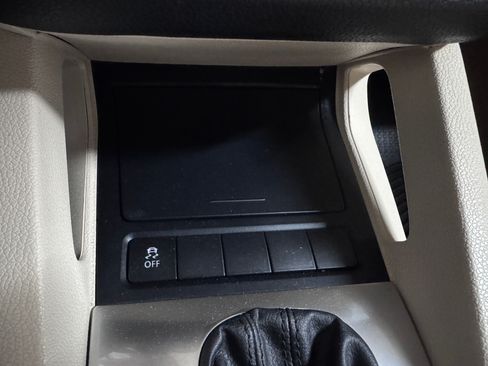 Used 2015 Volkswagen Eos Komfort image 11