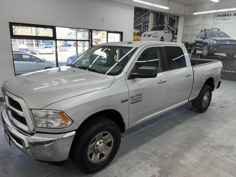 Used 2016 RAM 2500 SLT image 10