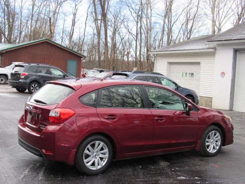 Used 2016 Subaru Impreza 2.0i Premium image 11