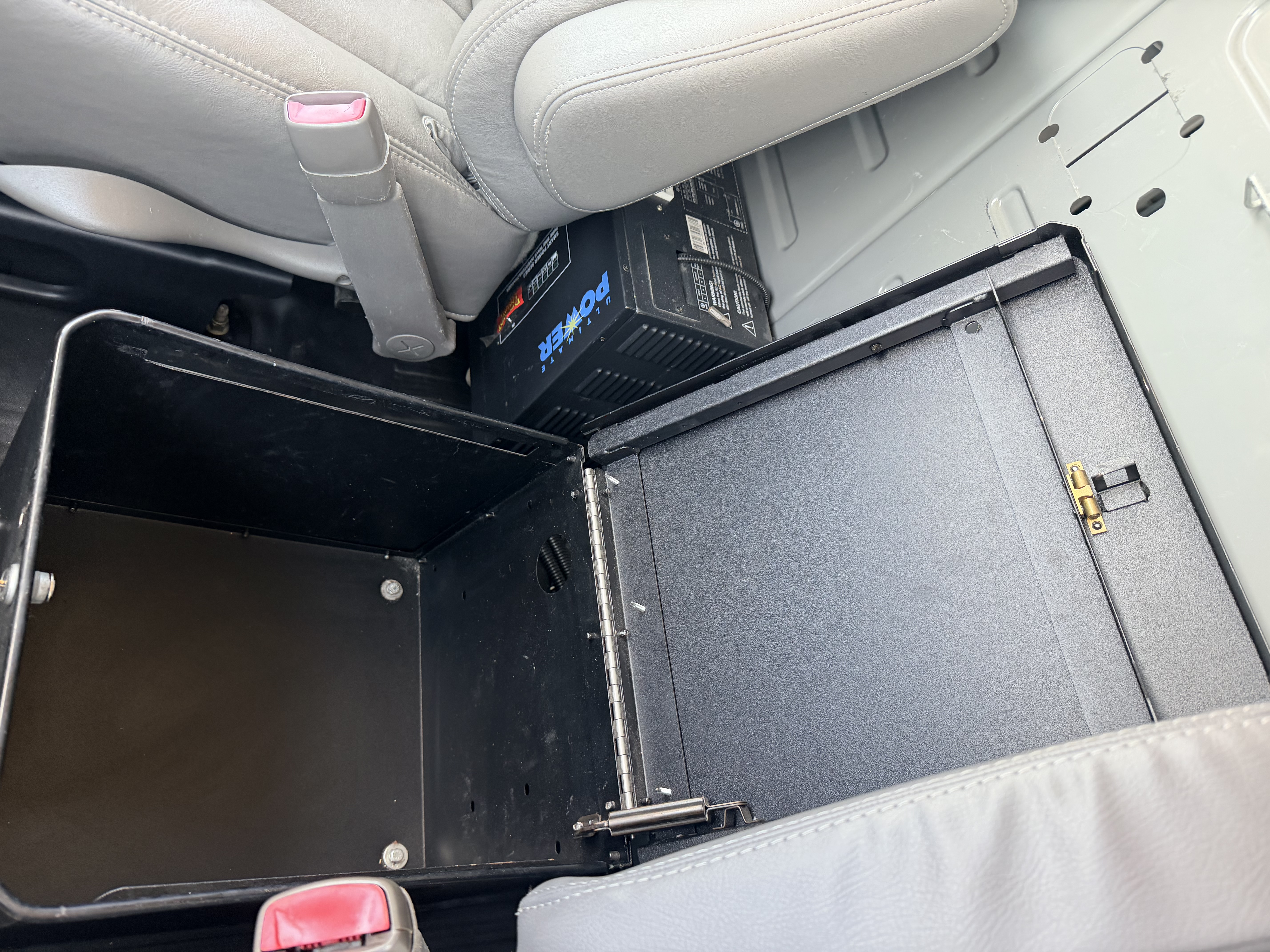 Used 2014 Chevrolet Express 2500 RWD image 14