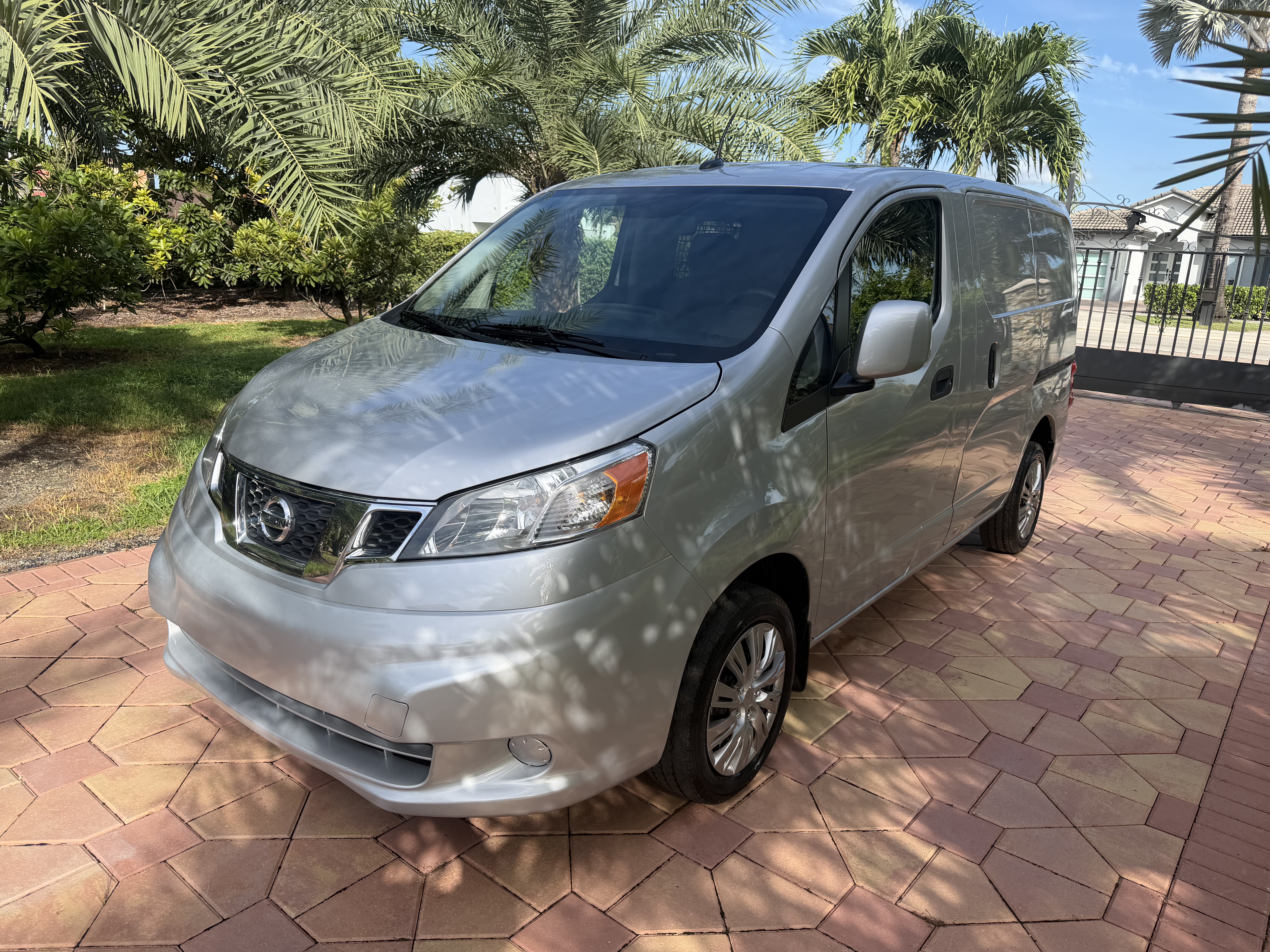 Used 2020 Nissan NV200 SV Van 4D FWD image 1