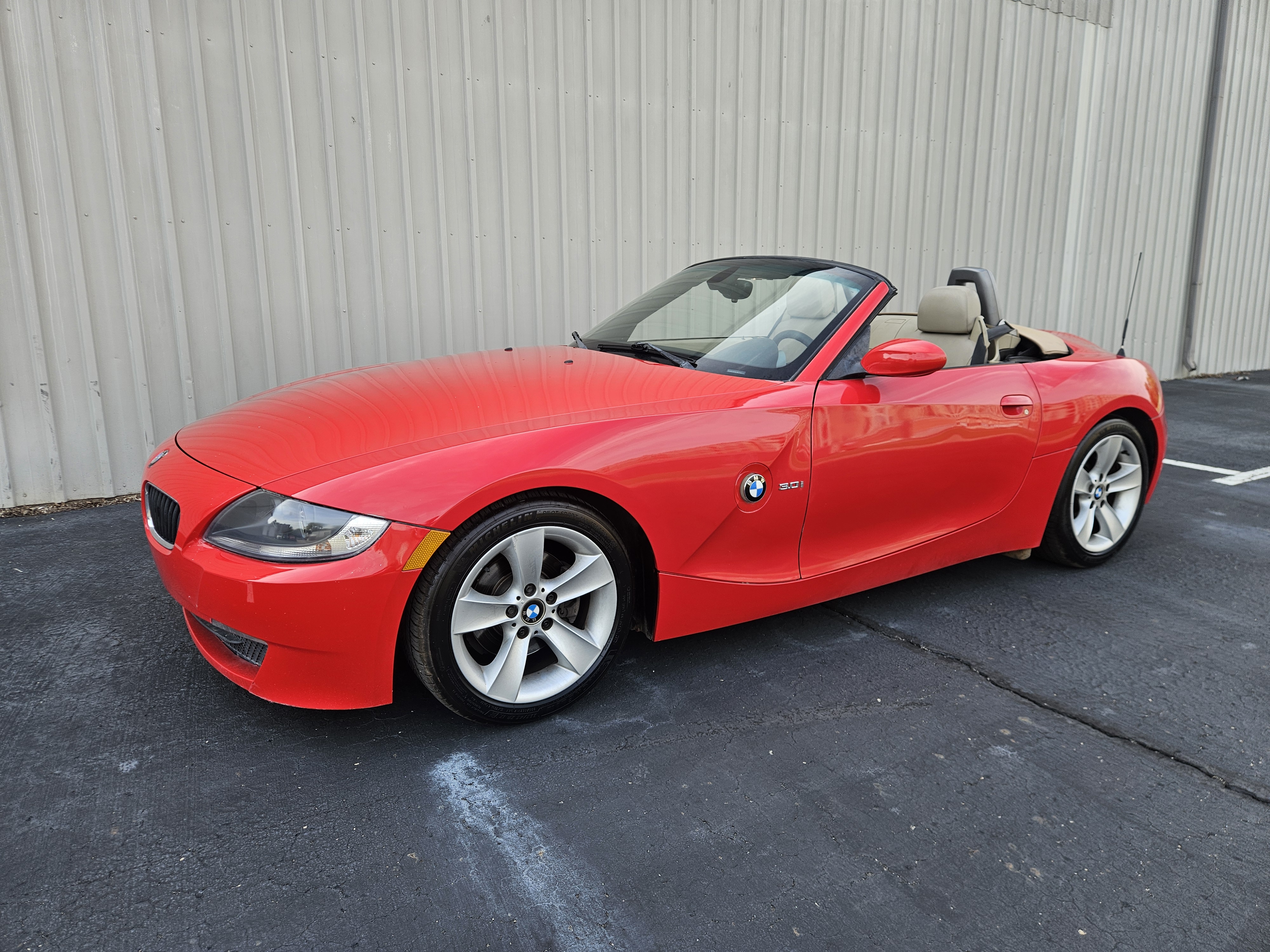 Used 2006 BMW Z4 3.0i Roadster RWD image 1