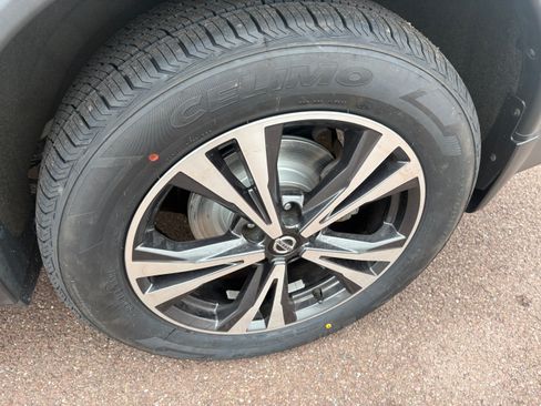 Used 2020 Nissan Rogue AWD SV image 8