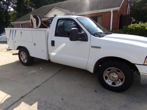 Used 2006 Ford F250 2WD Regular Cab Super Duty image 8