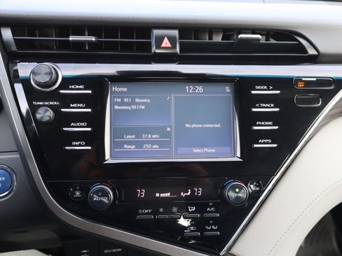 Used 2018 Toyota Camry XLE image 26