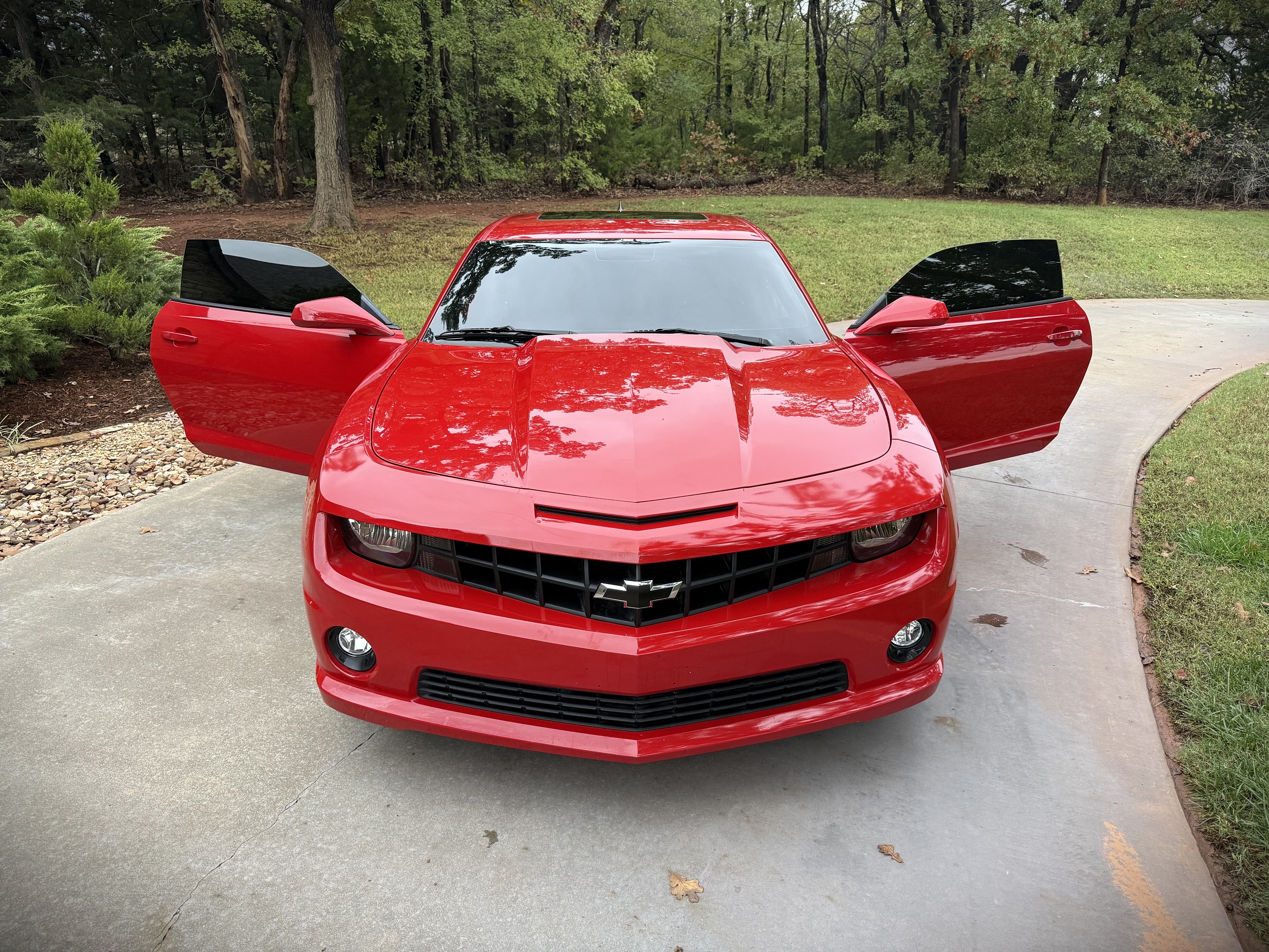 Used 2010 Chevrolet Camaro SS Coupe w/ 2SS RWD image 2